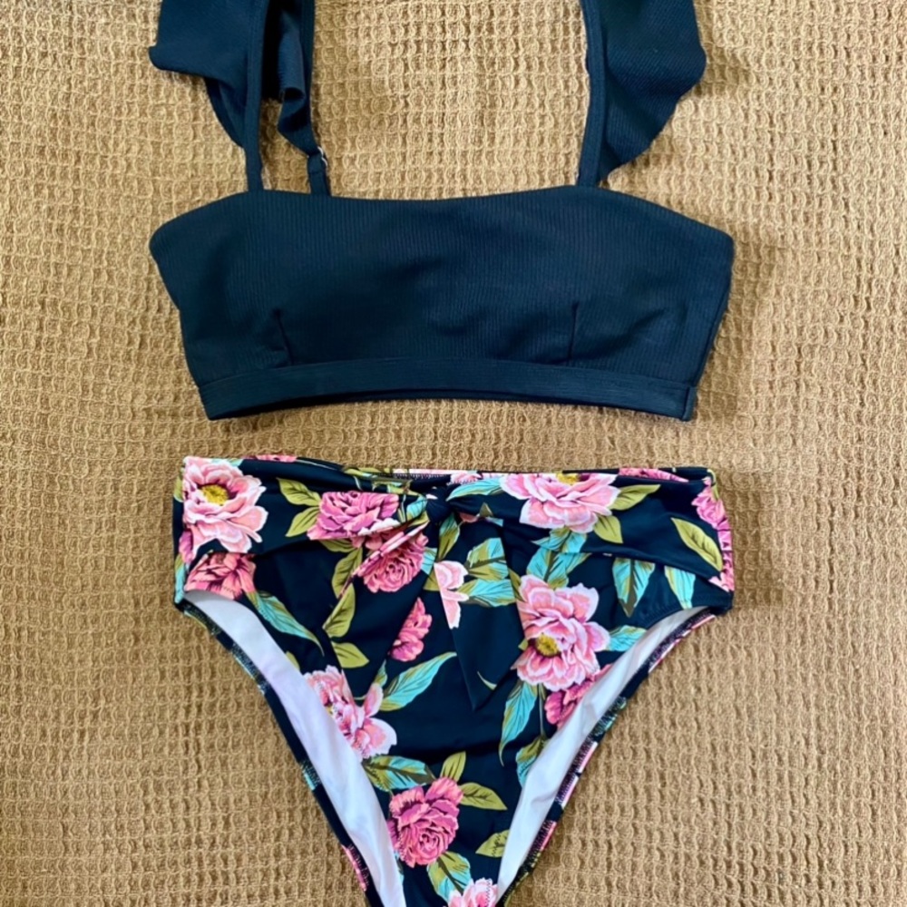 Ruffle sleeve bikini floral set